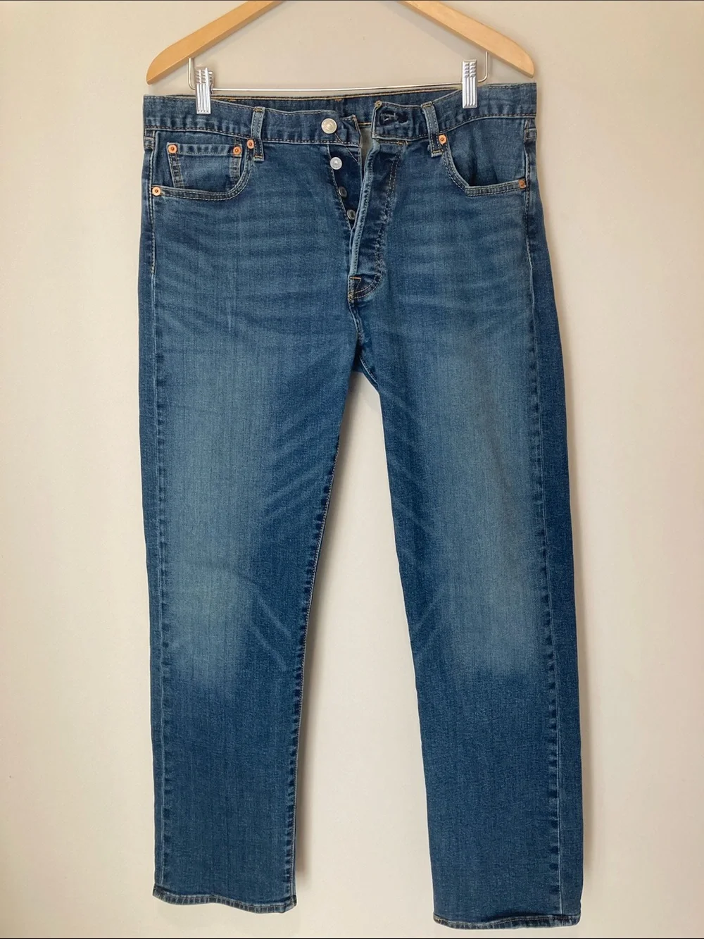 Levi's 501 button fly Medium Blue Straight Jeans - Classic 34/32